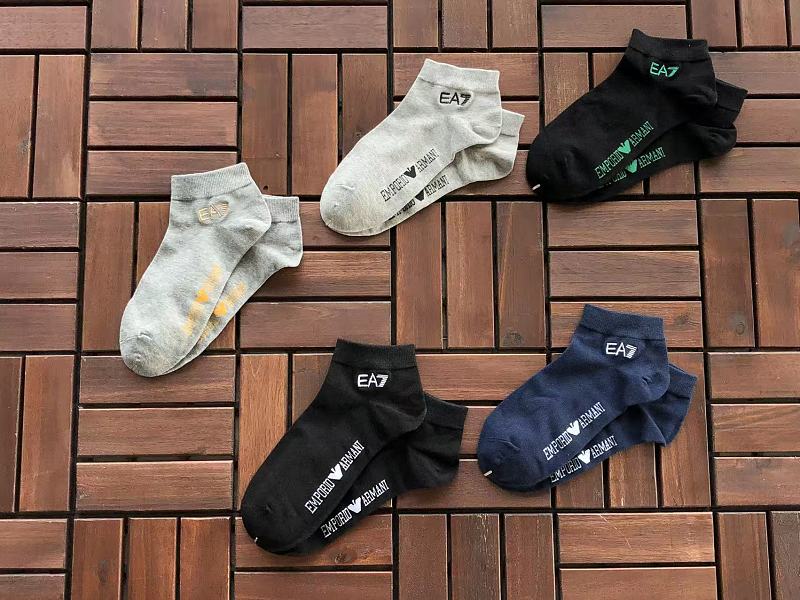 E P R A M N Socks · 3