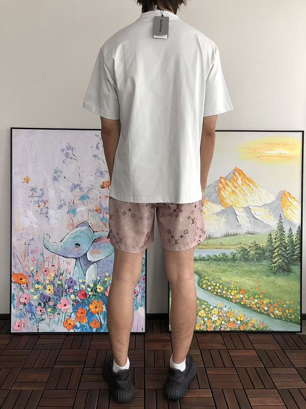 B L Ia A T-shirt · 4