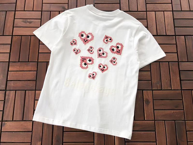 B L Ia A T-shirt · 6
