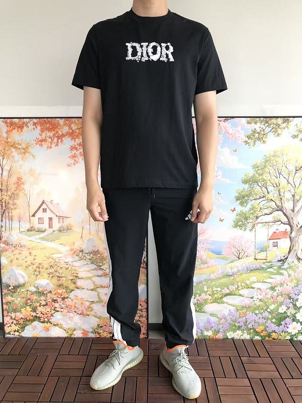D O T-shirt · 3