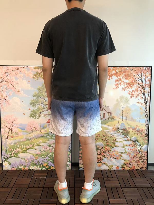 M Is N M R Ie A T-shirt · 4