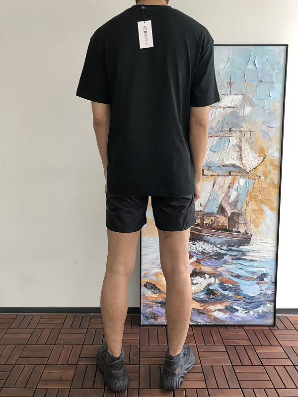 M R T-shirt 4