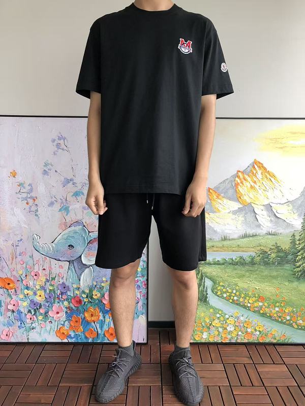 M R T-shirt · 3