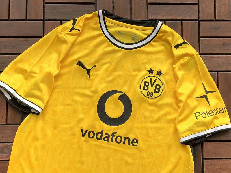 Football T-shirt · 6