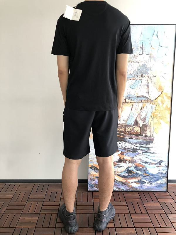 Br N L O C Ci L I T-shirt · 4