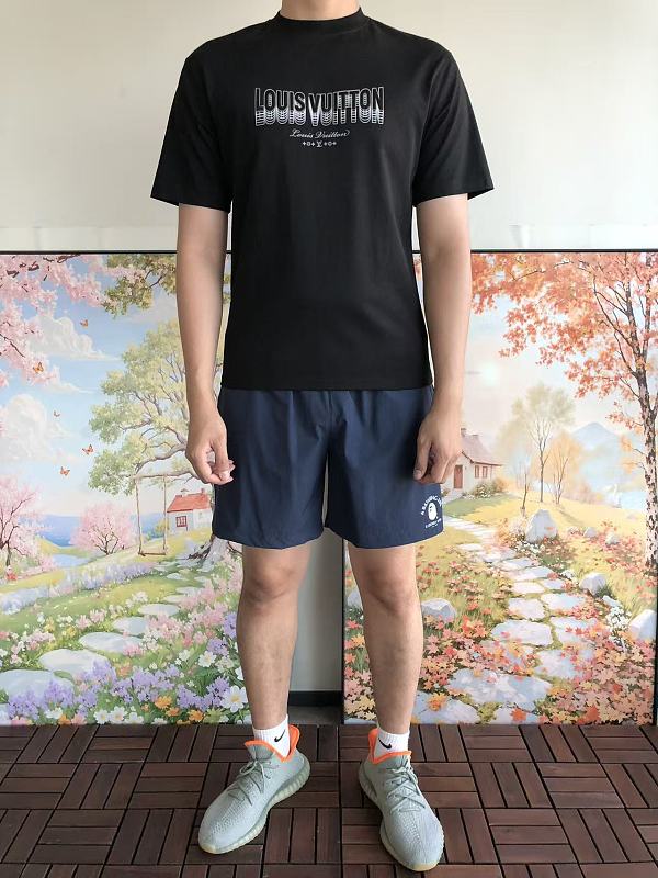 L T-shirt · 3
