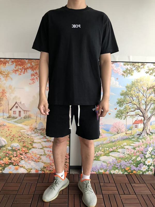 D O T-shirt · 3