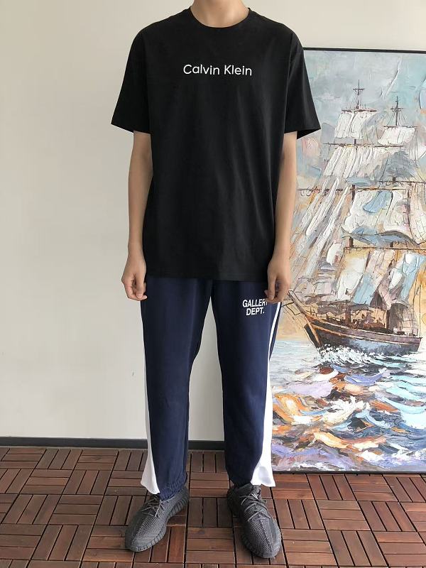 C L In K E N T-shirt · 4