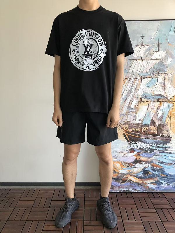 L T-shirt · 3