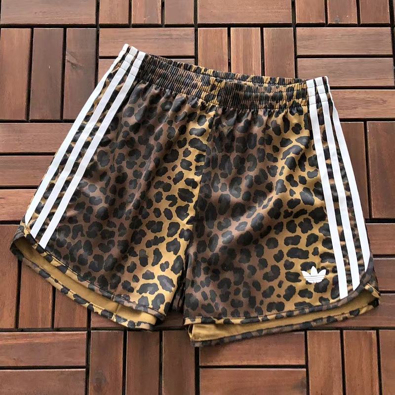 Di As Shorts Woman · 6