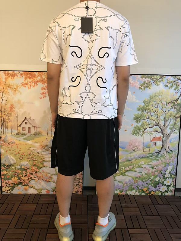 L T-shirt · 3