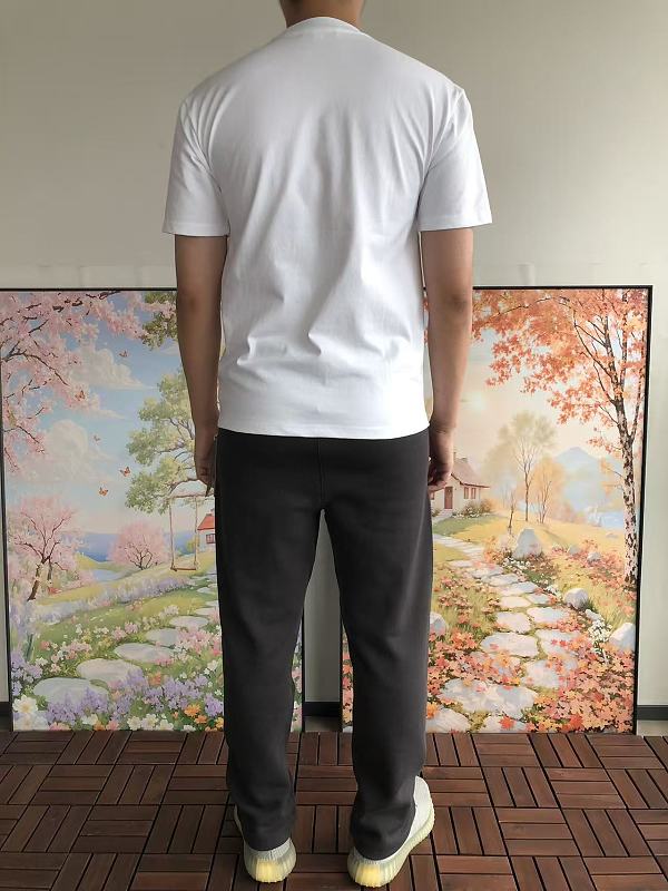 B L Ia A T-shirt · 4