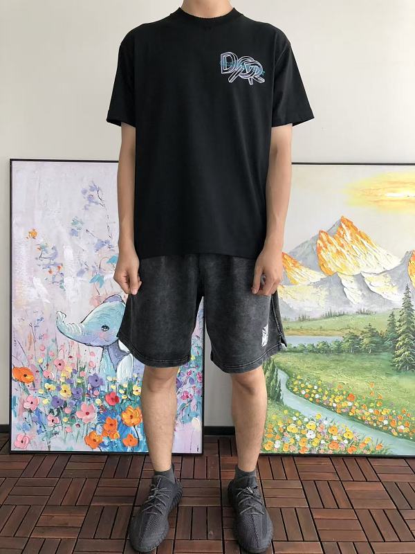 D O T-shirt · 3