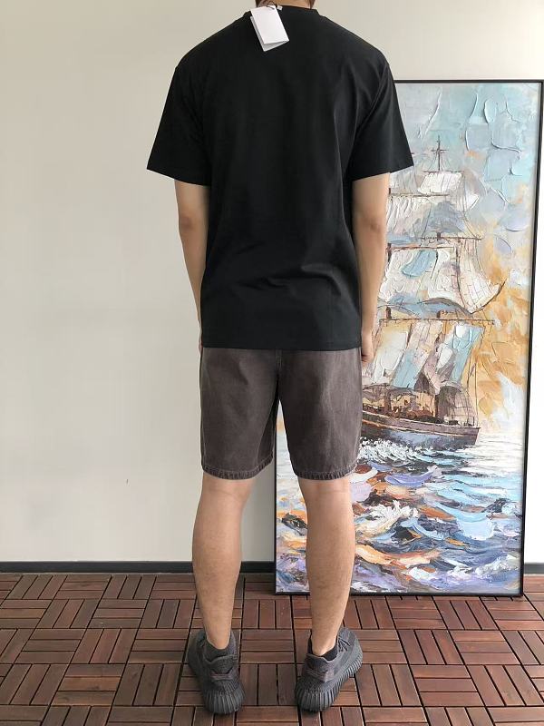 L E T-shirt · 4