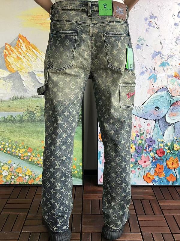 L Jeans · 4