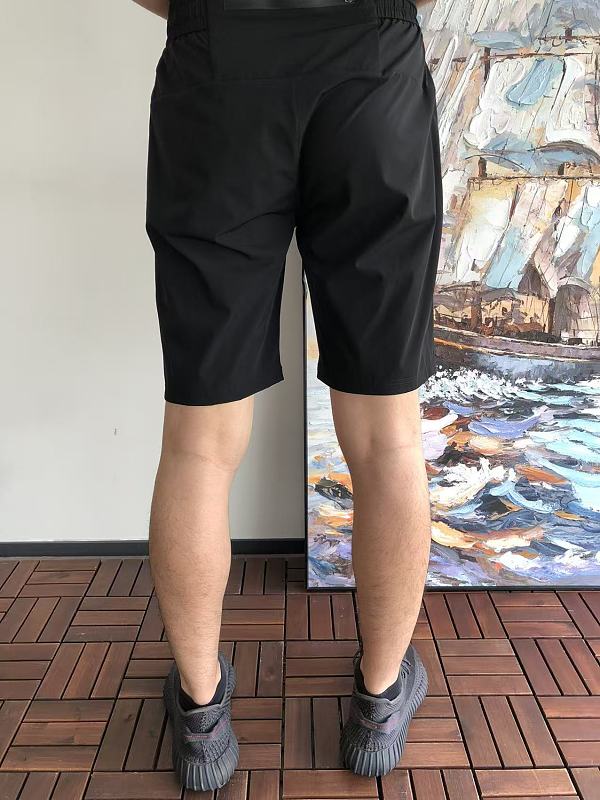 L Ul M N Shorts 5