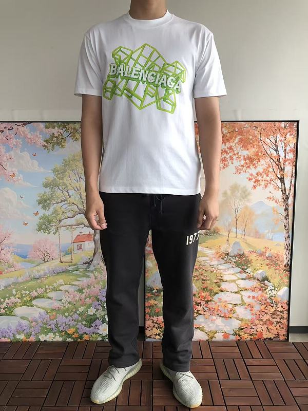 B L Ia A T-shirt · 3