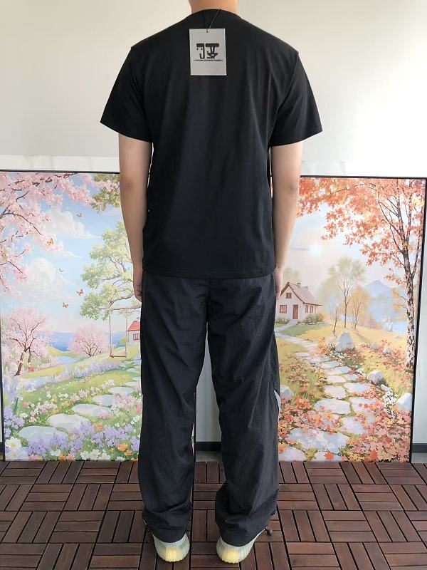 Fashion T-shirt · 4