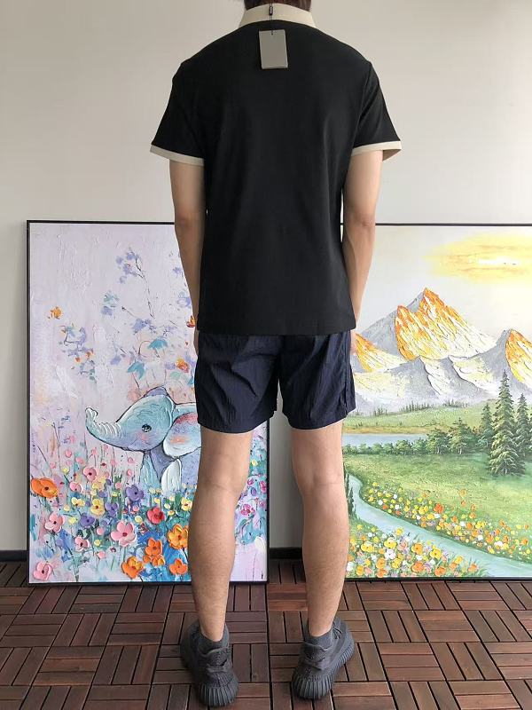 B L Ia A T-shirt · 5