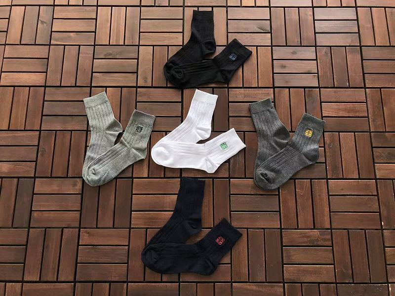 L E Socks · 3