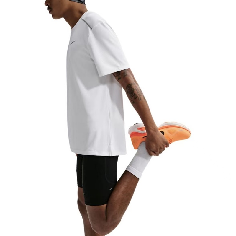 Nike T-shirt · 4