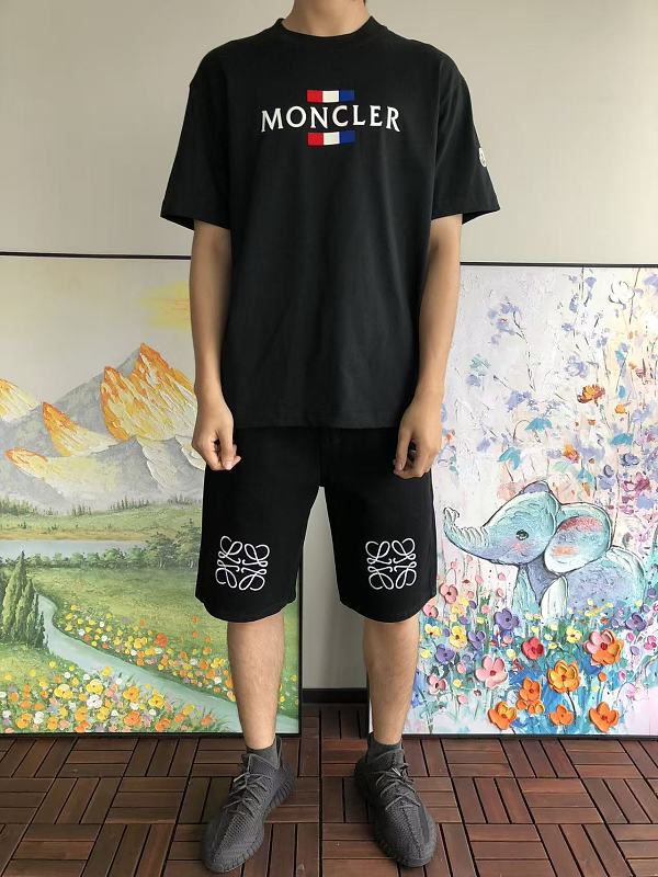 M R T-shirt · 3