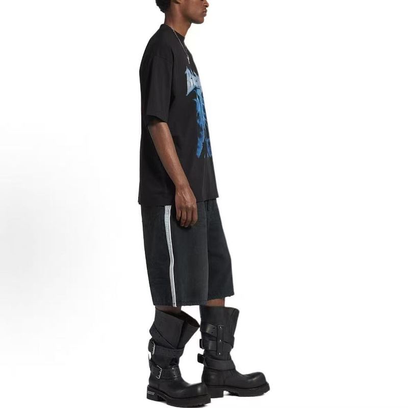 B L Ia A T-shirt · 4