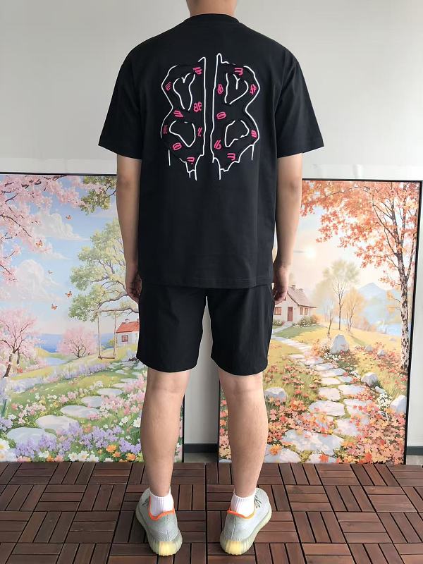 B L Ia A T-shirt · 4
