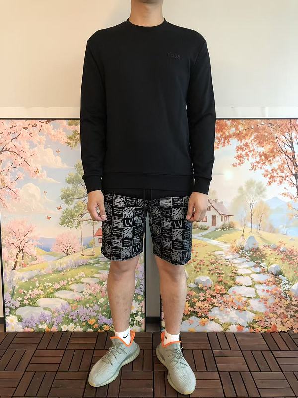 H G B S Sweater · 4