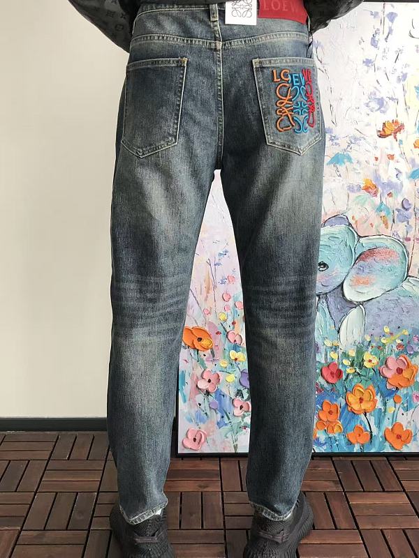 L E Jeans · 4