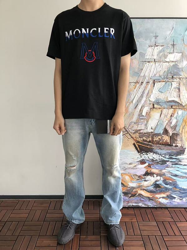 M R T-shirt 3