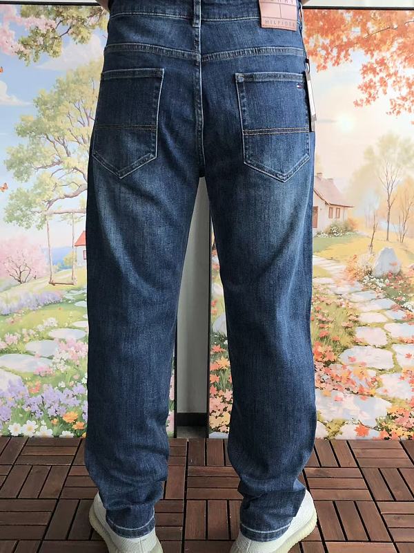 T H R Jeans · 4