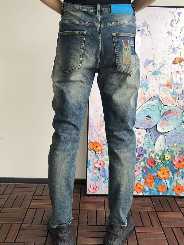 L E Jeans · 4