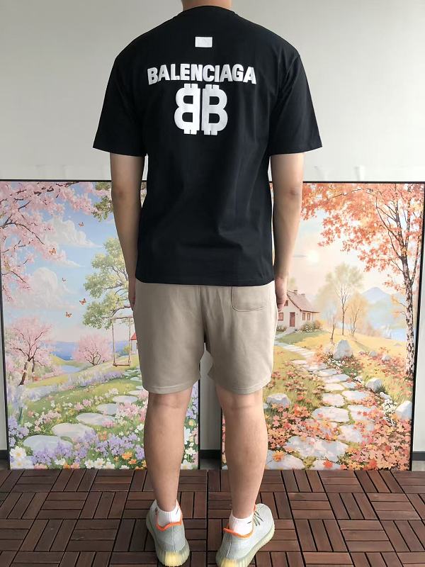 B L Ia A T-shirt · 4