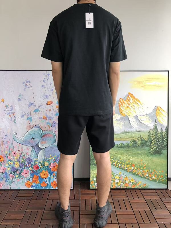 M R T-shirt · 4