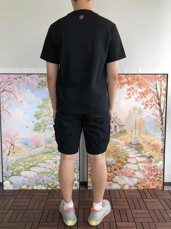 L T-shirt · 4