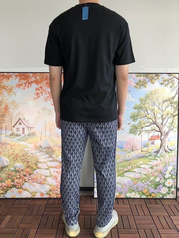 Undefeated T-shirt · 4