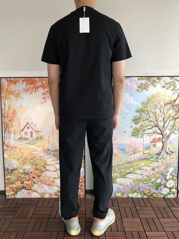 D O T-shirt · 4