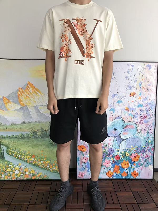 K T T-shirt · 4