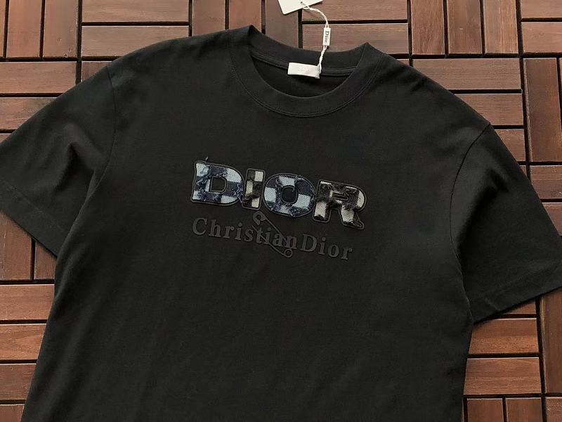 D O T-shirt 12