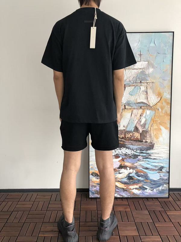 Essentials T-shirt 4