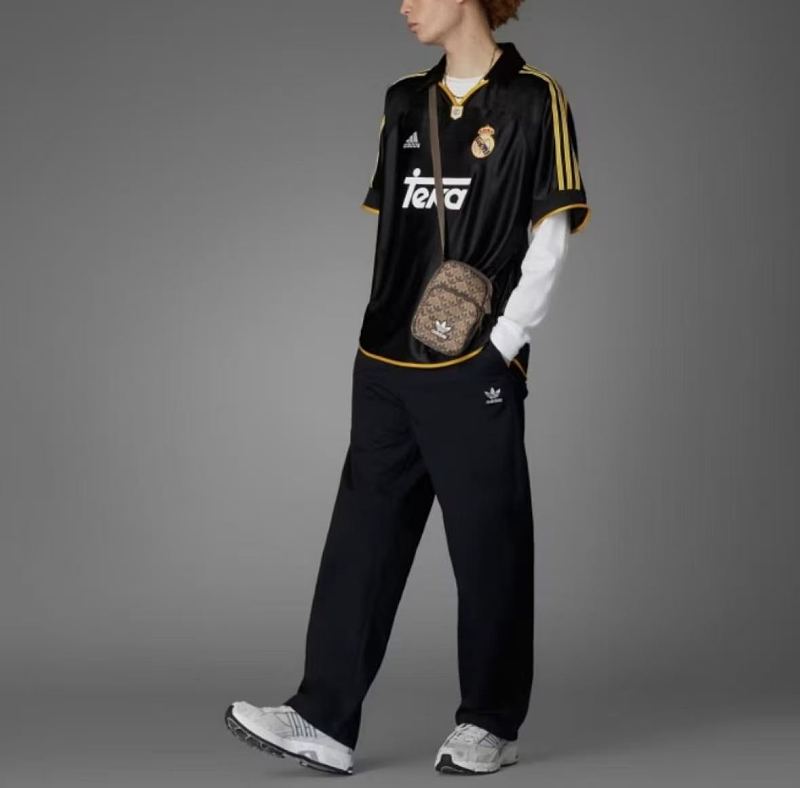 Football T-shirt · 3