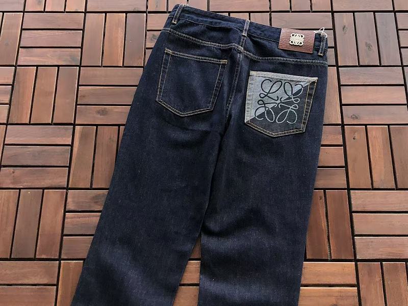 L E Jeans · 5