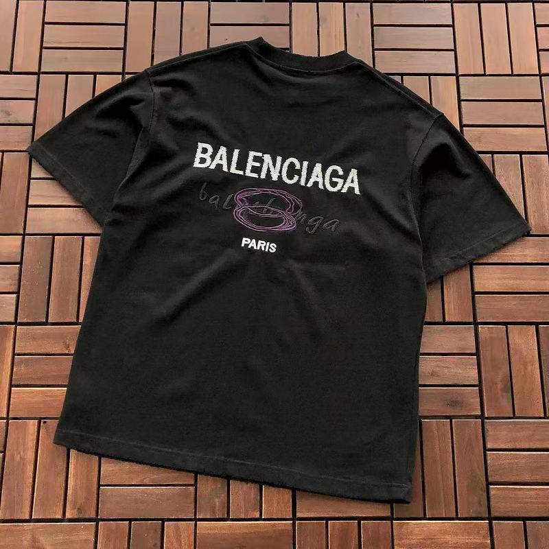 B L Ia A T-shirt · 5