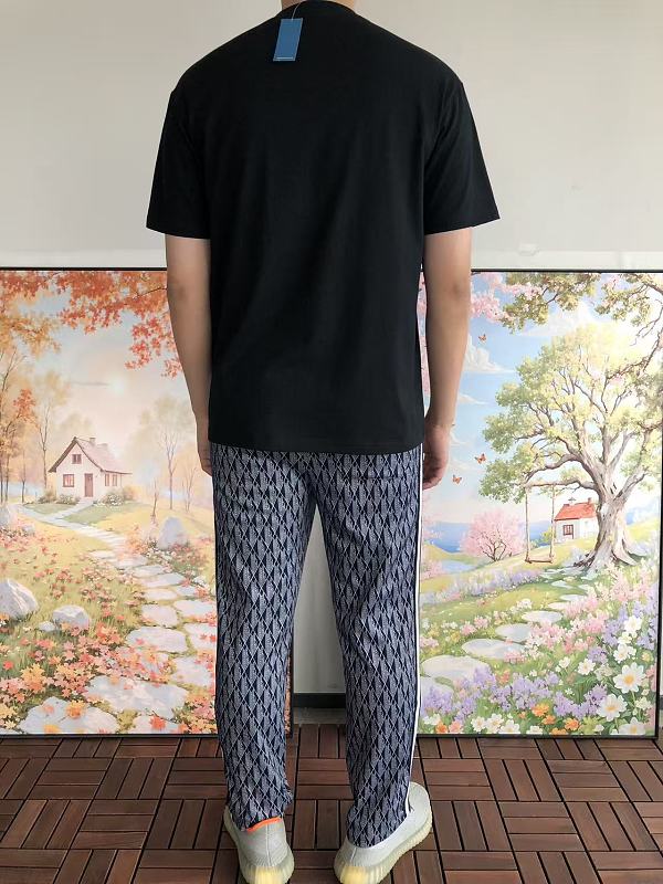 Undefeated T-shirt · 4