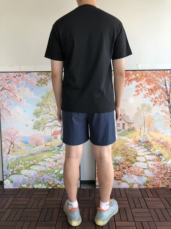 L T-shirt · 4