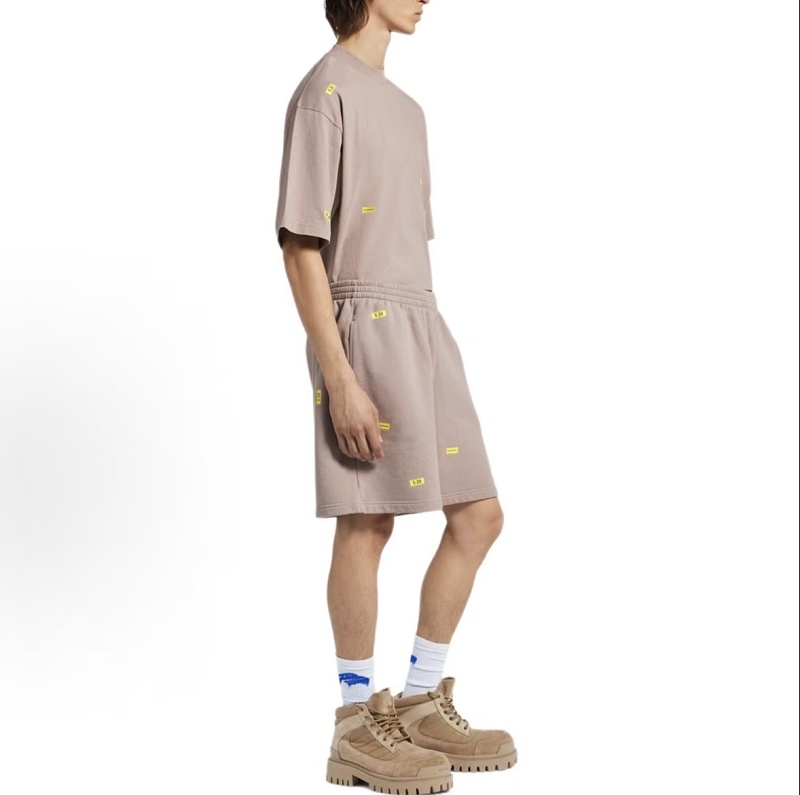 B L Ia A Shorts · 3