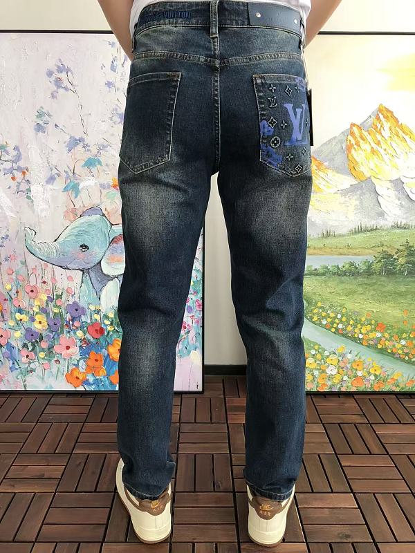 L Jeans · 4