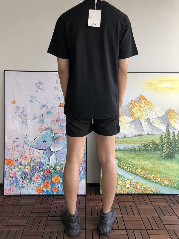 D O T-shirt · 5