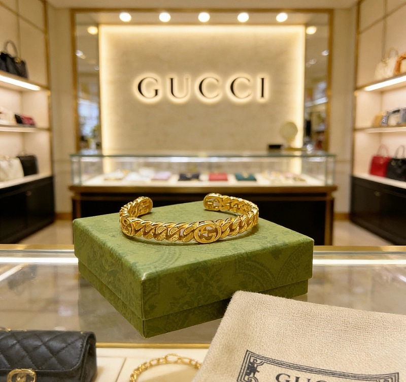 G C I Jewelry · 4